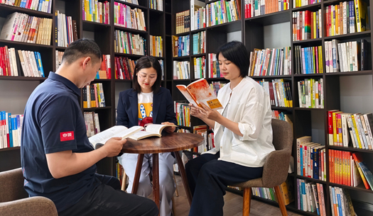 翻開“城發”這本書，每一頁，都是鄭州的煙火與遠方